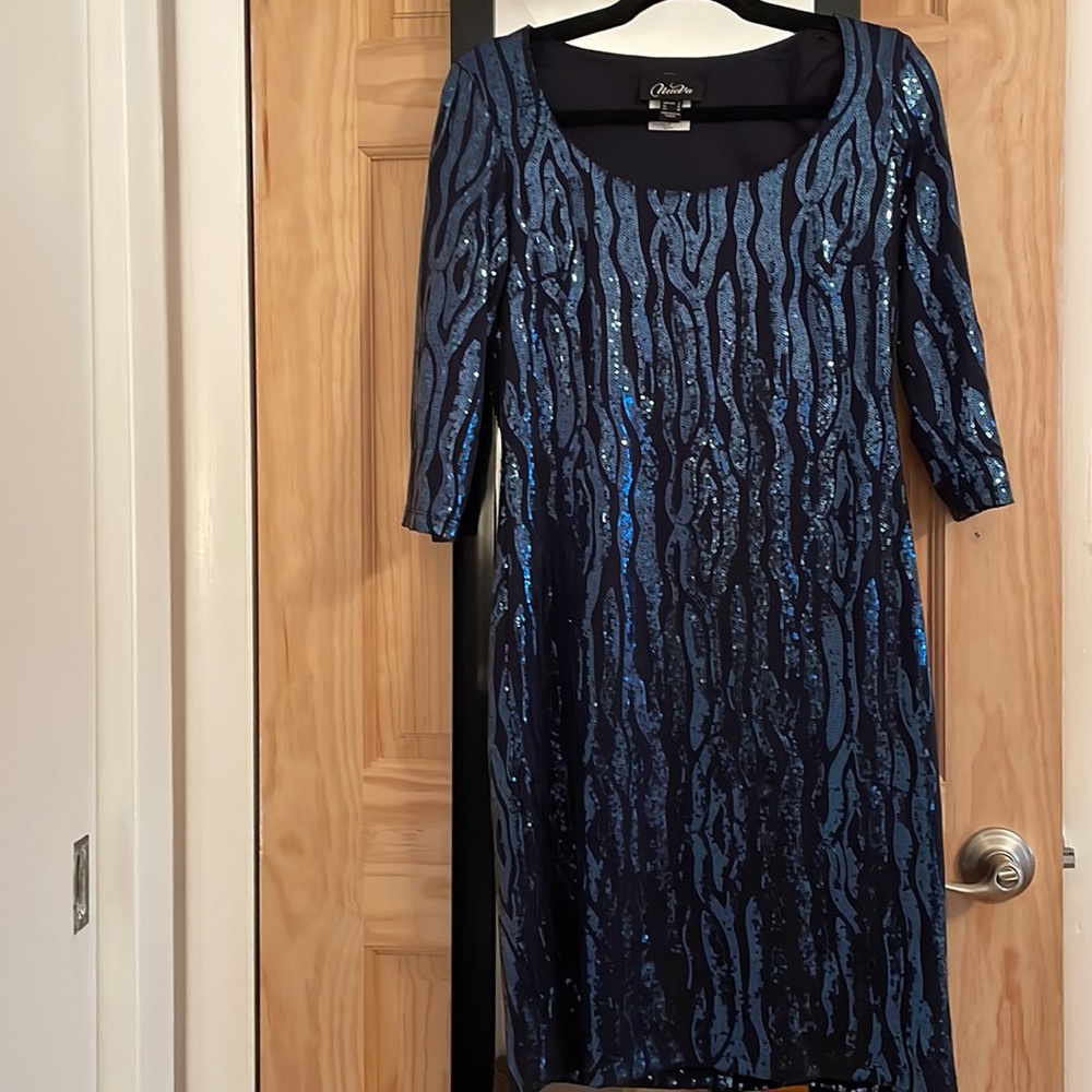 Nueva navy blue sequin midi dress w/sleeve